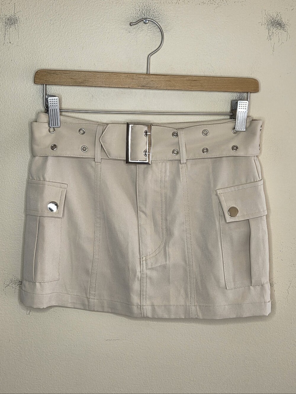 Beige Utility Belted Cargo Mini Skirt Size XS Silver Hardware Y2K Safari Style